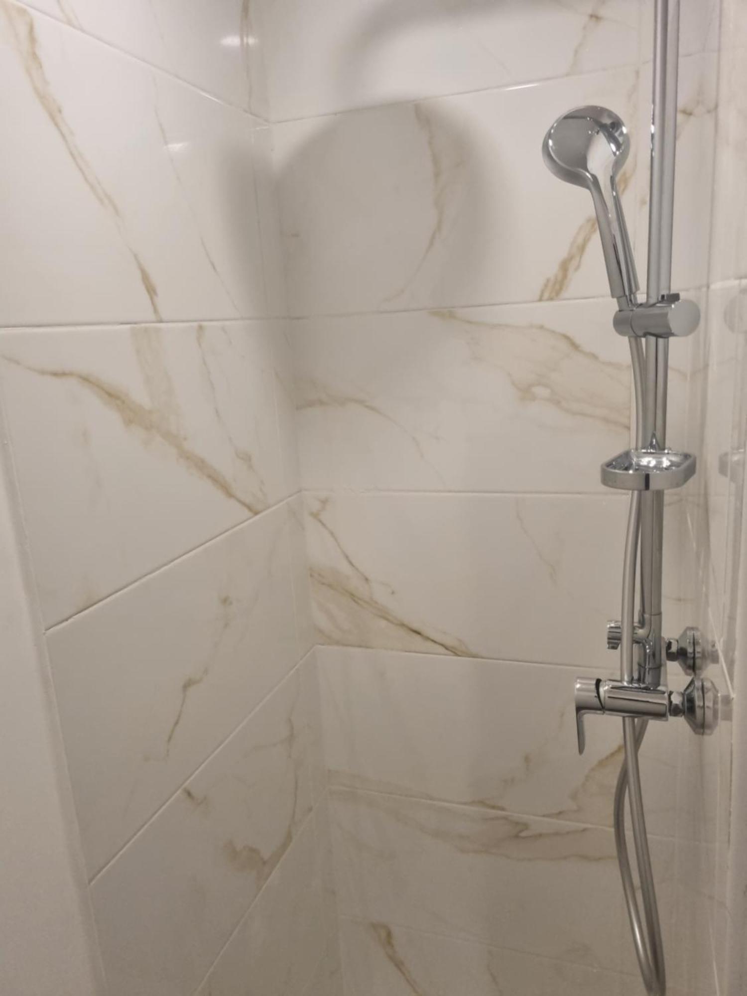Chambre Privative Renove 2024, Climatisation, Tramway Sur Place , 12 Min Centre, 16 Min Plage, Apercu Lateral Mer, 2 Wc Avec 2 Salle De Bain, Private Room Renovated 2024, Air-Conditioned , Tram On Spot, 2 Toilets And 2 Bathrooms Nice Ngoại thất bức ảnh